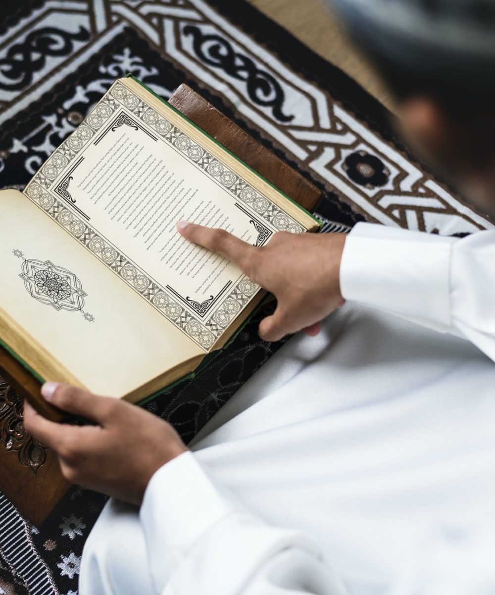 muslim-man-studying-the-quran.jpg